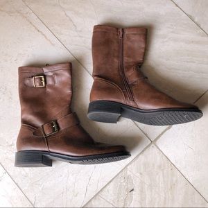 Aresoles mid calf brown boots with buckles
